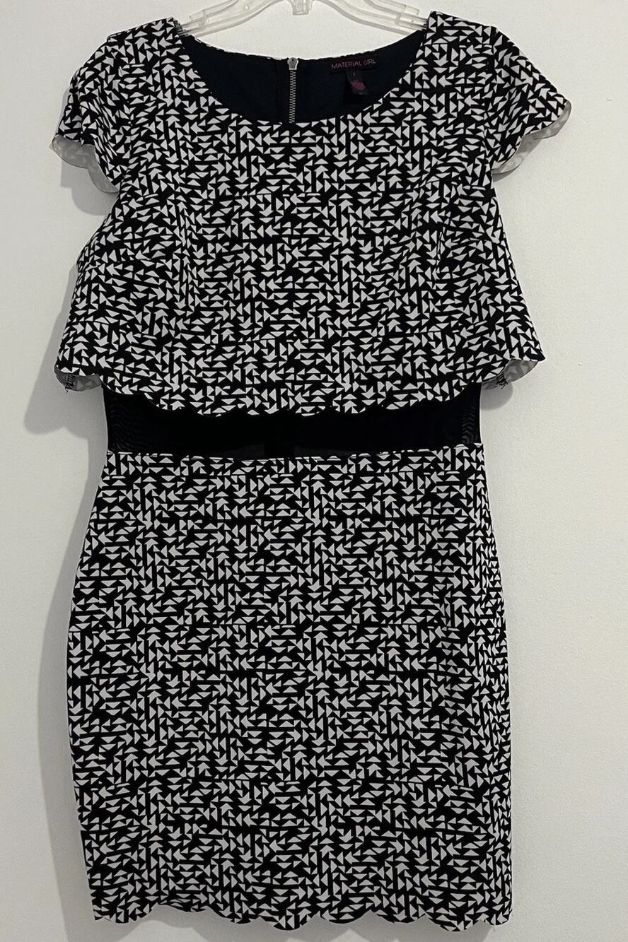 Material Girl Women’s Size L Dress Black & White Geometric Print Flutter Sleeve